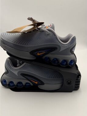 Nike Air Max Dn size 4Y or 5.5 W box without lid